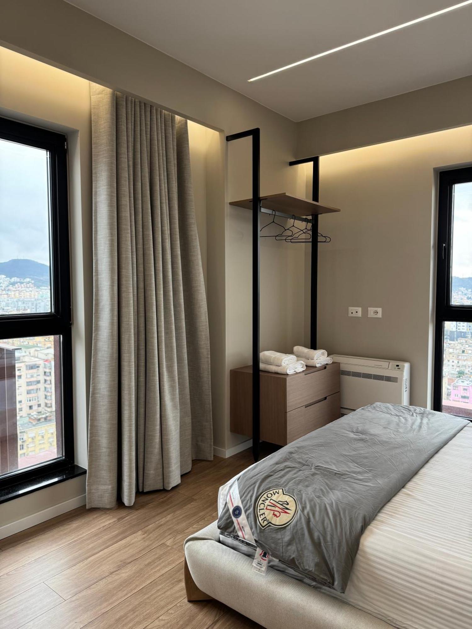 Square Inn Garden Aparthotel Тирана Екстер'єр фото