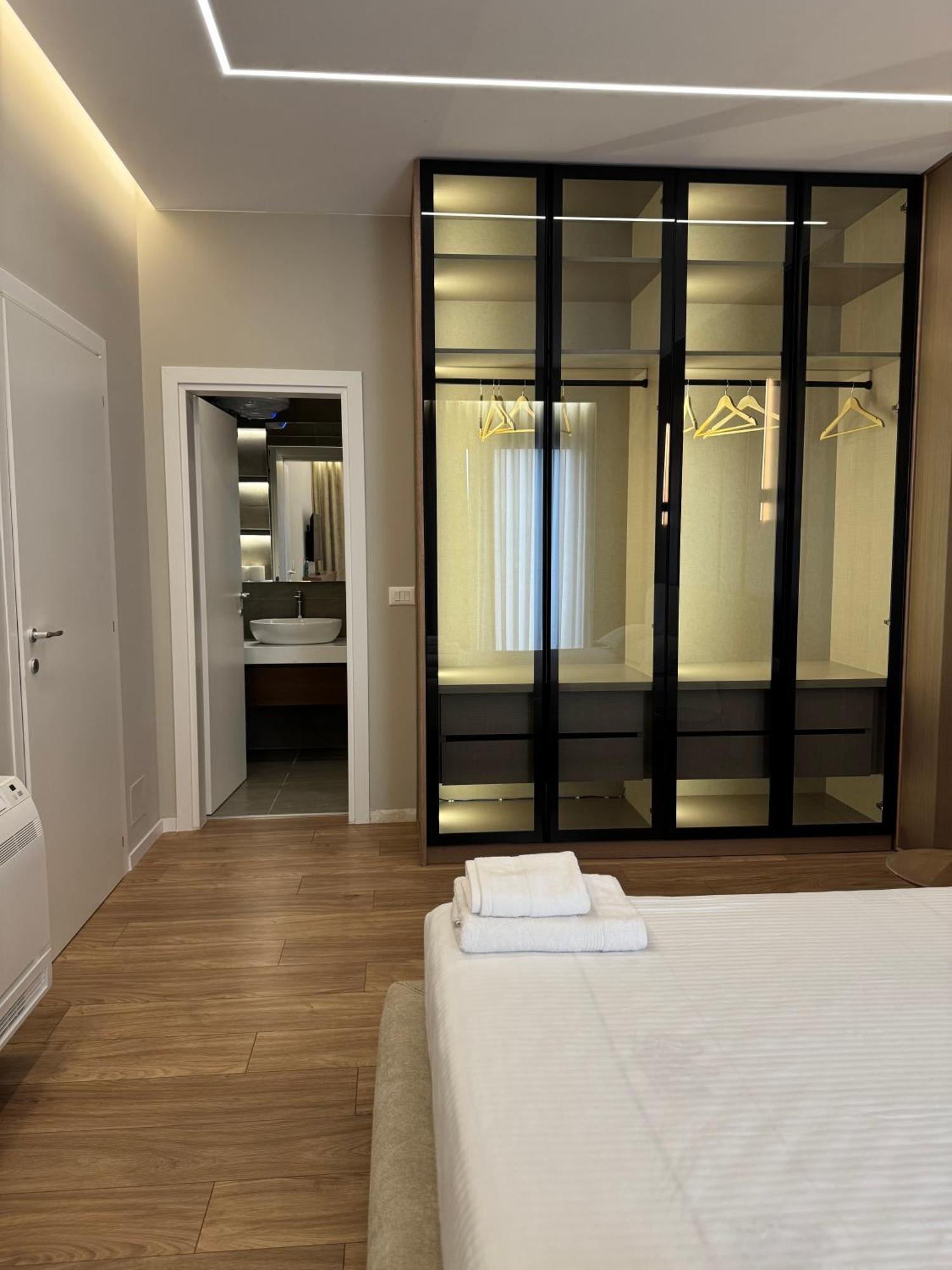 Square Inn Garden Aparthotel Тирана Екстер'єр фото