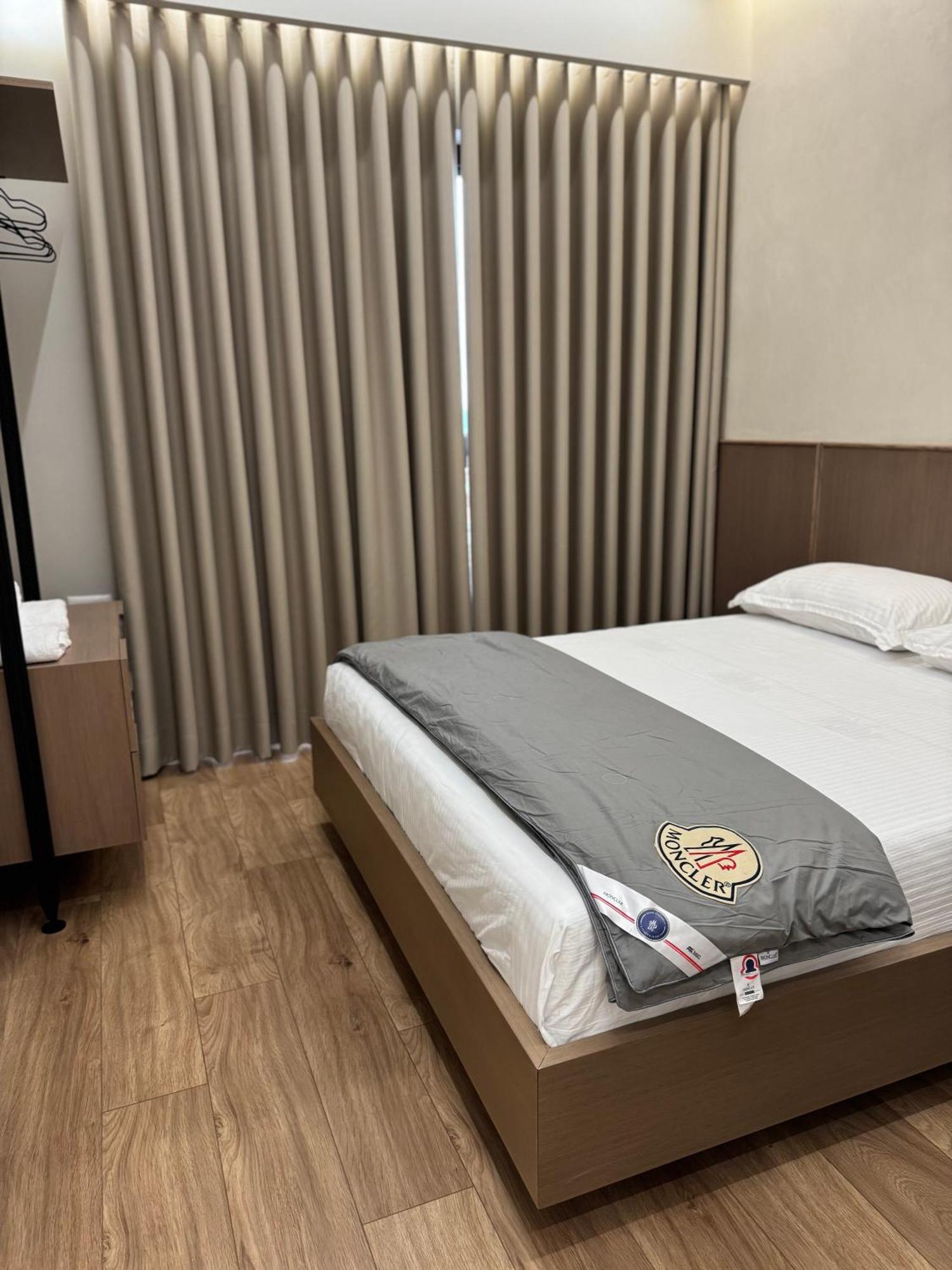 Square Inn Garden Aparthotel Тирана Екстер'єр фото