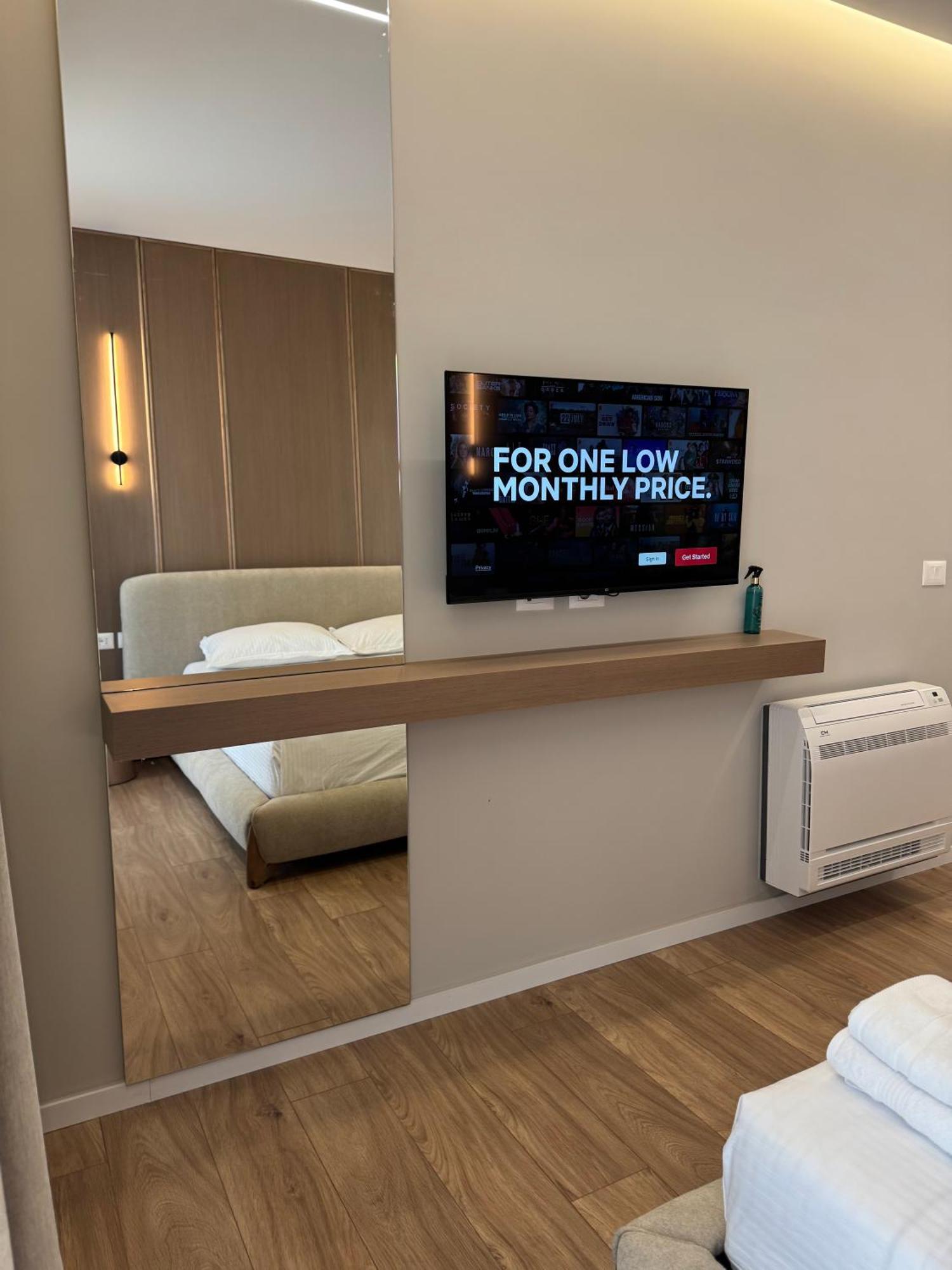 Square Inn Garden Aparthotel Тирана Екстер'єр фото